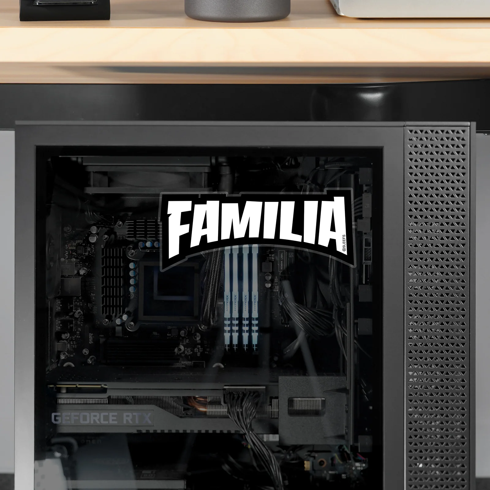 Familia Sticker - Image 6