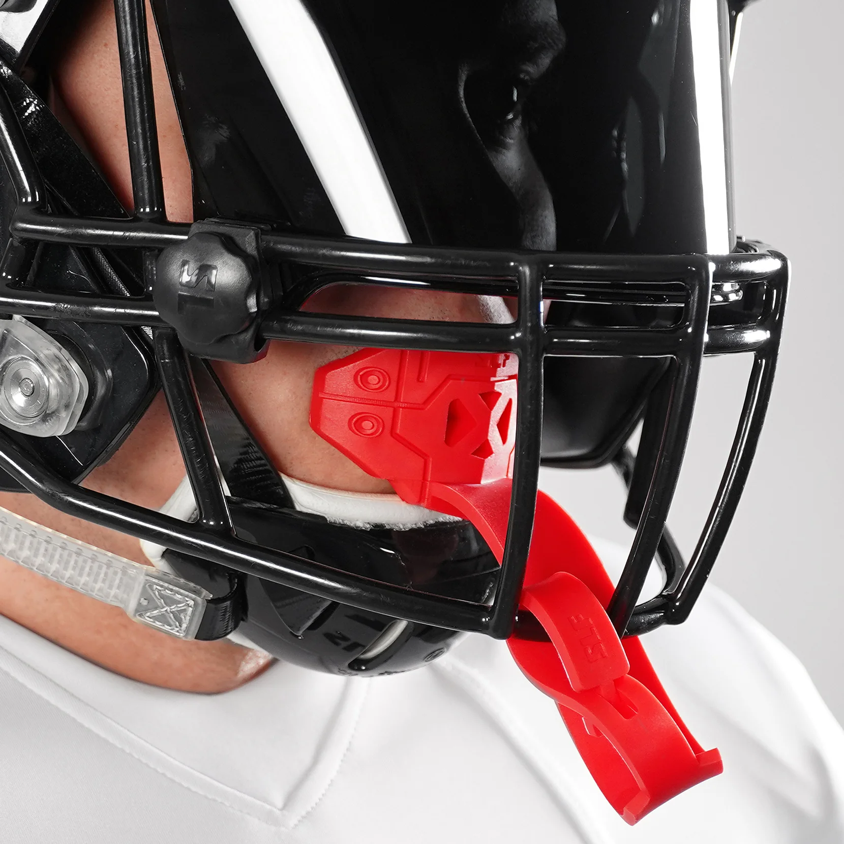 Hue Red X Football Mouthguard - Image 4
